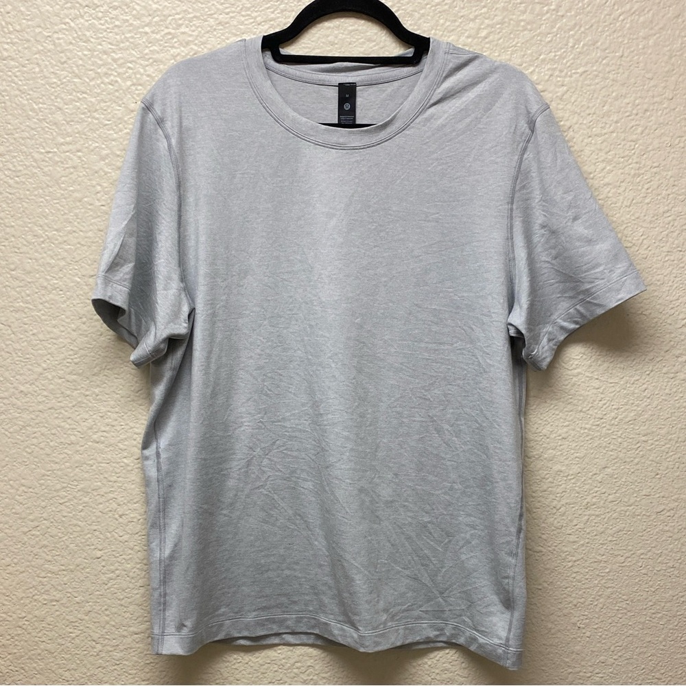 Lululemon Men’s Gray Short Sleeve Tee
